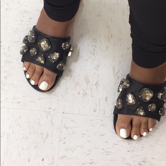 1 Pair Left! ⚪️⚫️Sassy Bejeweled Sandals⚪️⚫️ - Picture 1 of 6